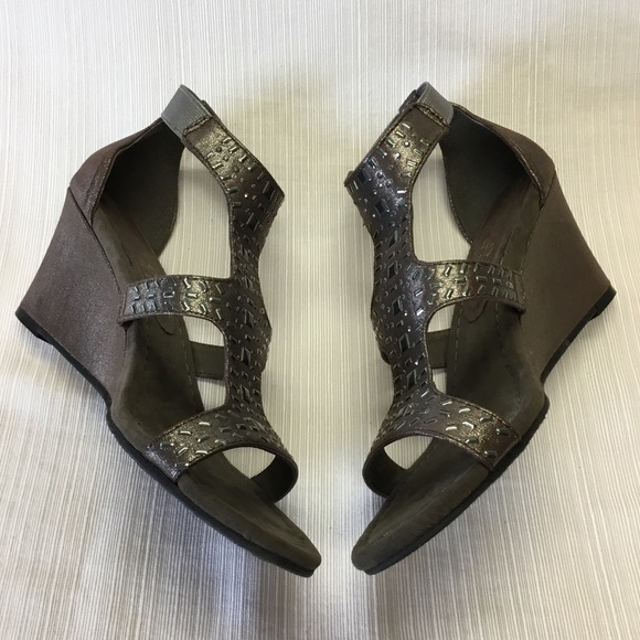 New York Transit Embellished Wedges - Picture 6 of 8